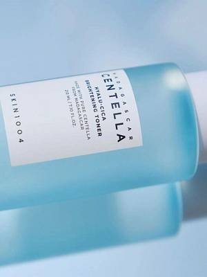 Skin1004 Madagascar Centella Hyalu-Cica Brightening Toner – Απολεπιστικό κ ενυδατικό τονερ σε 1 - 210 ml