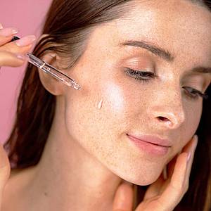 SkinTra Light Your Skin Serum with Vitamin C 20% and Ferulic Acid Ορός Υψηλής Συγκέντρωσης 20% Βιταμίνης C & Φερουλικό Οξύ - 30ml