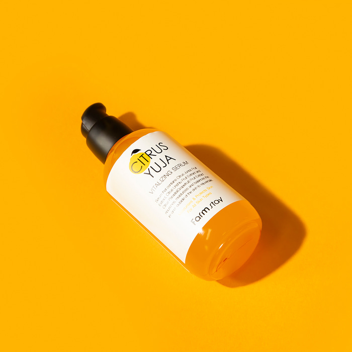 Farmstay Citrus Yuja Vitalizing Serum - Ενυδατικός και προστατευτικός ορός για όλους τους τύπους δέρματος sibling Yuzu - 100ml